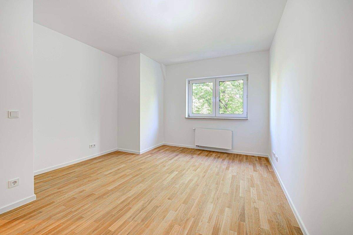 Sonnige Dachgeschossidylle: Frisch modernisierte 2-Zimmer-Wohnung mit Süd-Terrasse & Blick ins Grüne – 12105 Berlin – Vorschaubild 4