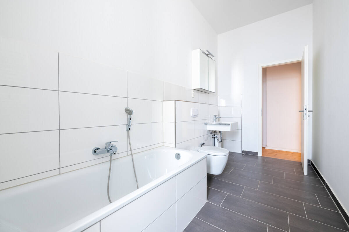Bezugsfrei: Sonnige, ruhige Altbau-Wohnung mit EBK & Tageslicht-Badezimmer im beliebten Friedenau – 12161 Berlin – Vorschaubild 3