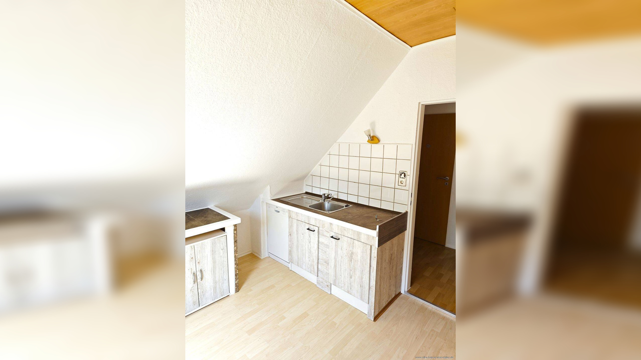 KEINE ANRUFE !! Helle 3 Zimmer Wohnung im Dachgeschoss – Nähe Weser !! – 28777 Bremen – Vorschaubild 3