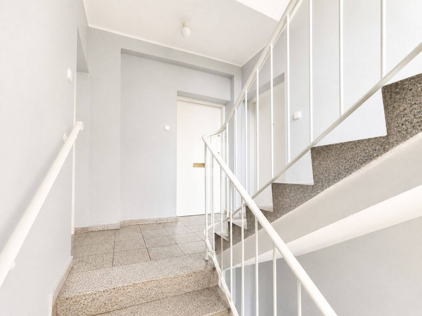 WINDISCH IMMOBILIEN – vermietete 2,5-Zimmer-Wohnung am Thomasiusplatz mit sonnigem West-Balkon – 81669 München – Vorschaubild 3
