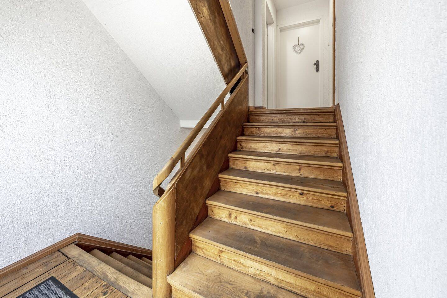 Wohnen mit Charakter! Großzügige Maisonettewohnung mit Sonnenterrasse und herrlichem Weitblick – 42859 Remscheid – Vorschaubild 3