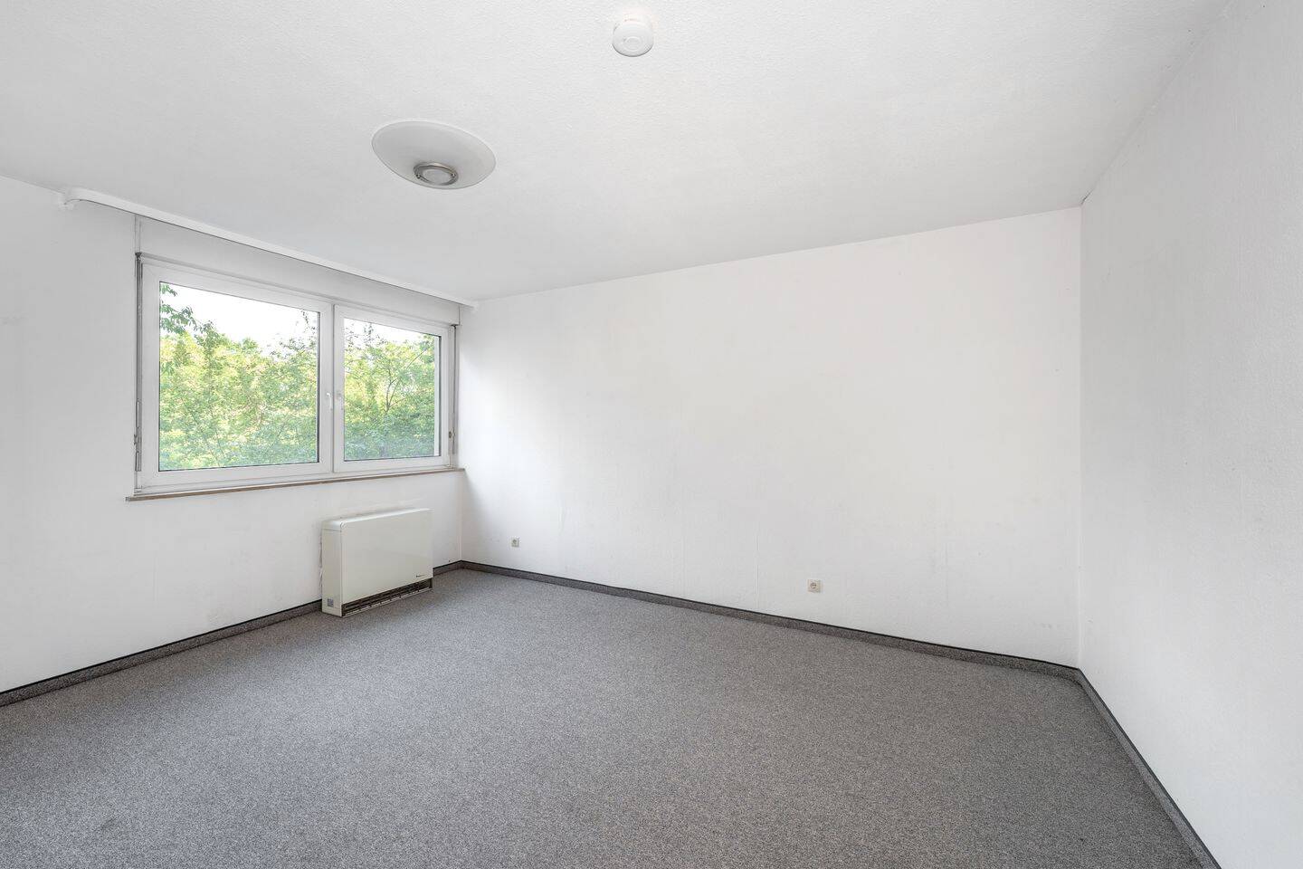 Attraktive 2-Zimmer-Wohnung mit Einbauküche, Balkon und Stellplatz – 91058 Erlangen – Vorschaubild 5