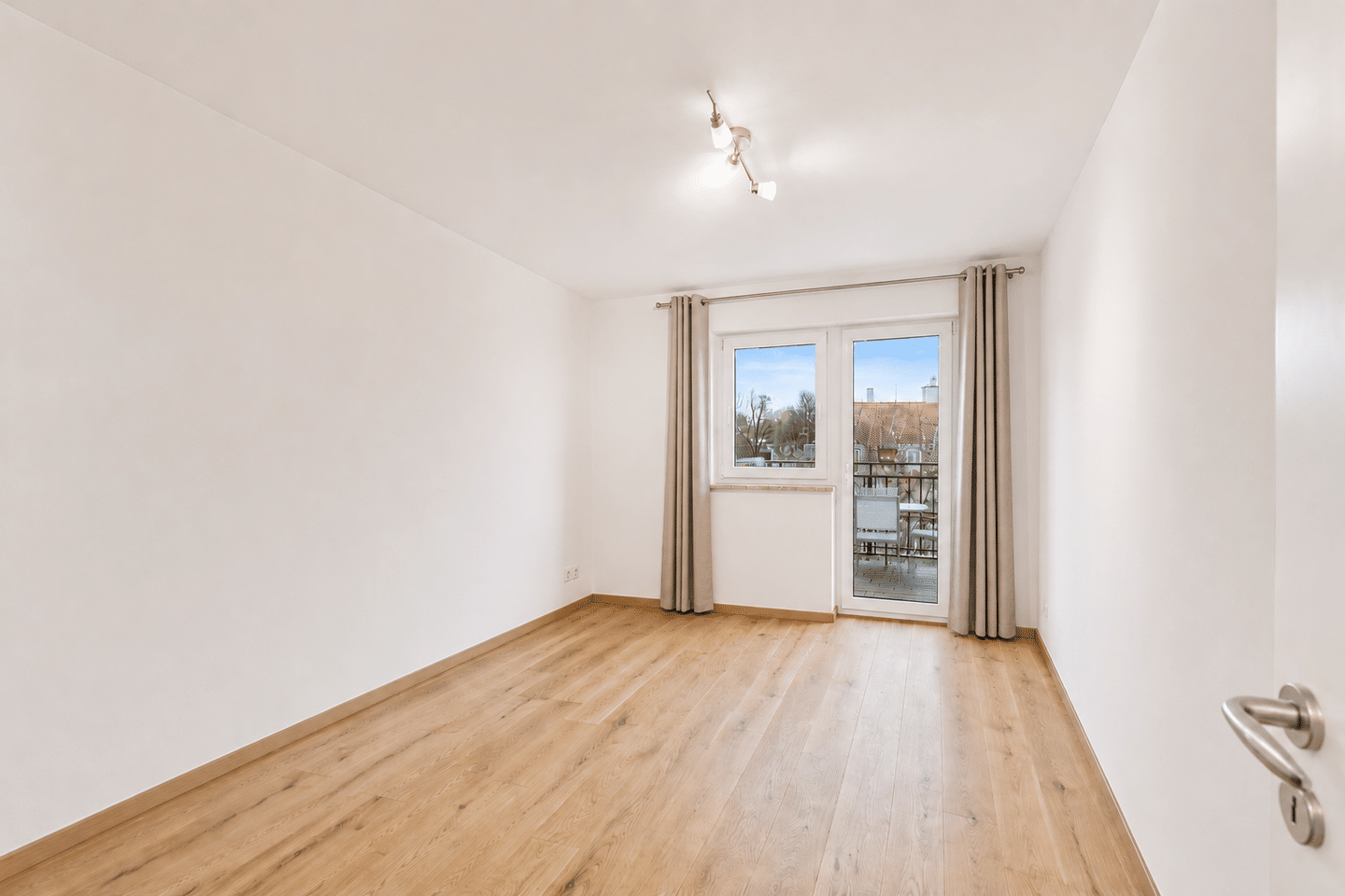Helle und geräumige 4-Zimmer-Wohnung mit guter Aufteilung – Schwabing-Freimann (U6) – 80939 München – Vorschaubild 11