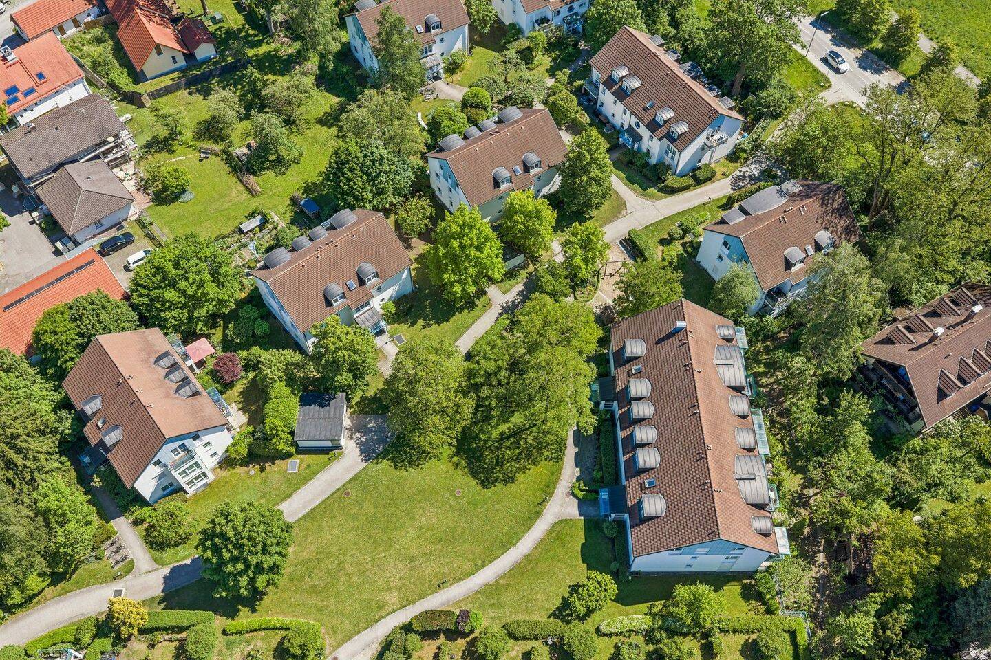 Vollmöblierte 1-Zimmer-Wohnung mit Westbalkon, großem Tiefgaragenstellplatz und Blick ins Grüne – 81829 München – Vorschaubild 3