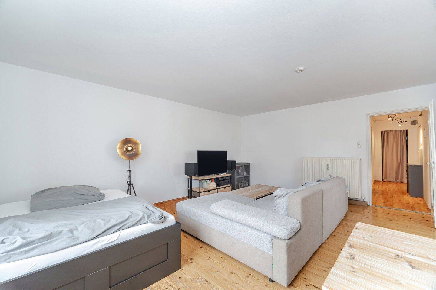 Urbanes Wohnen über den Dächern: Vermietetes Apartment in Bestlage – 80538 München – Vorschaubild 5