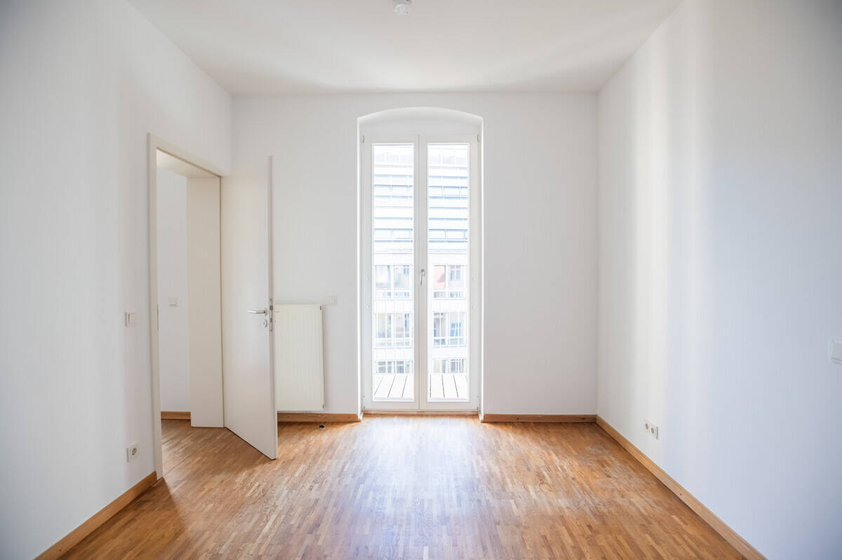 Bezugsfrei in Berlin-Mitte: Sanierte Gründerzeit-Wohnung mit Balkon, EBK, nahe Bundestag & Charité – 10117 Berlin – Vorschaubild 3