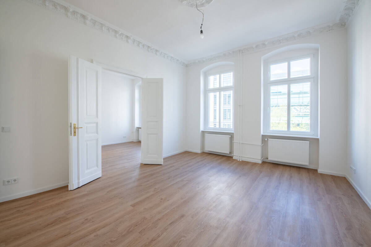 Bezugsfrei: Erstbezug nach kompletter Sanierung I Balkon I Parkett I Tageslicht-Badezimmer – 10997 Berlin – Vorschaubild 3