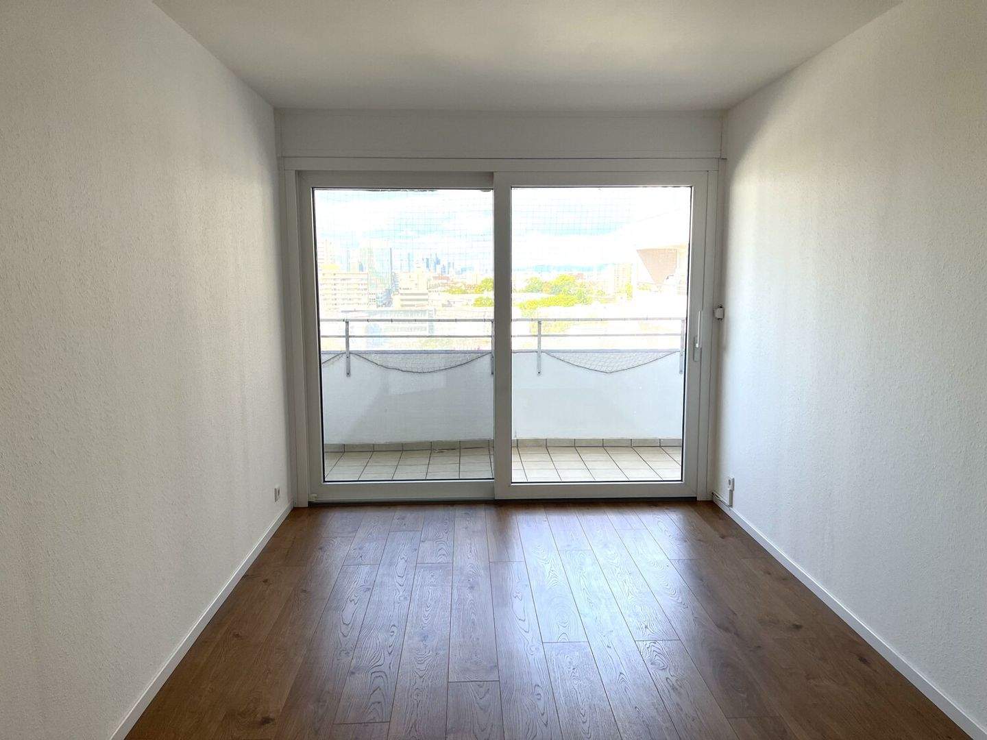 Paket: 3 Zi-Whg mit Balkon plus 1-Zi-Apartement mit Wintergarten – behindertengerecht – Mainpark – 63065 Offenbach am Main – Vorschaubild 7