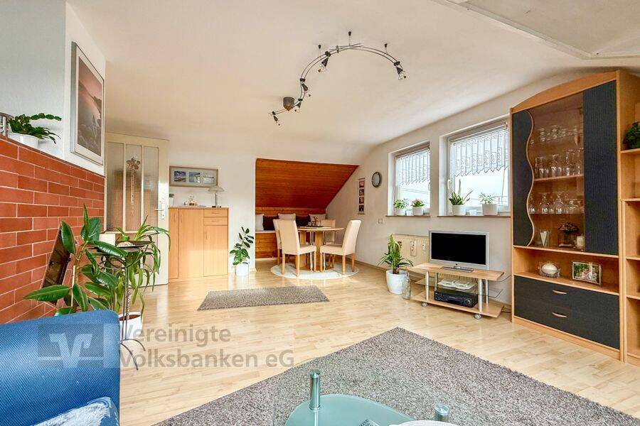 Über den Dächern von Merklingen. Gut geschnittene Dachgeschosswohnung mit großer überdachter Terrasse – 71263 Weil der Stadt – Vorschaubild 3
