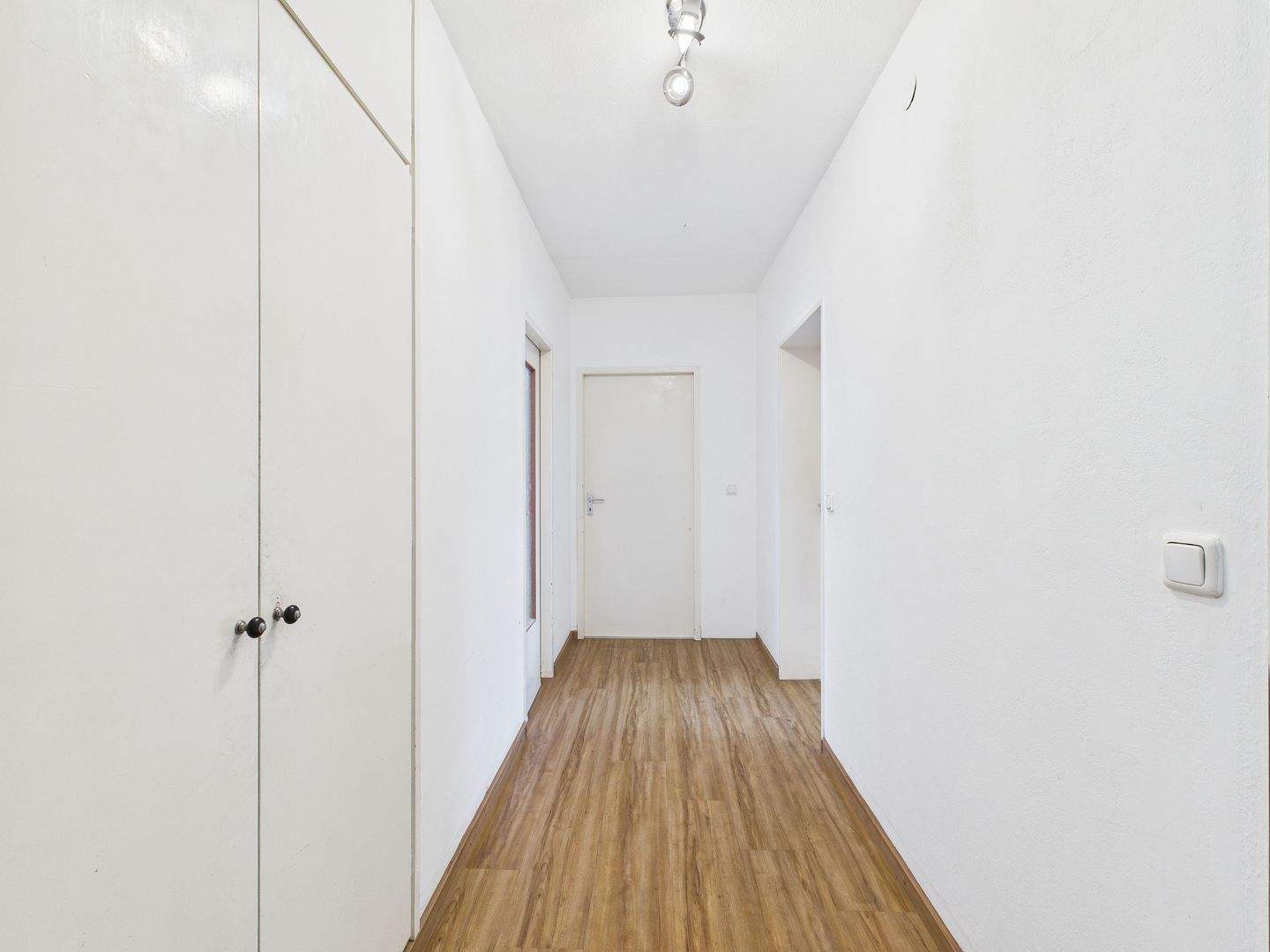 Attraktive 3-Zimmer-Wohnung mit Südwest-Balkon und guter Vermietbarkeit – 93057 Regensburg – Vorschaubild 4