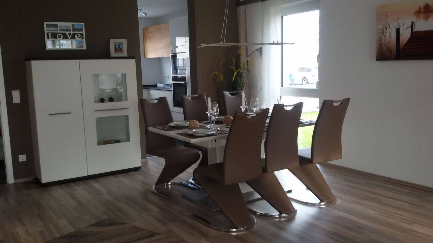 Neuwertiges Reihenmittelhaus mit Garten in Adelsdorf (Seeside) – 91058 Erlangen – Vorschaubild 3