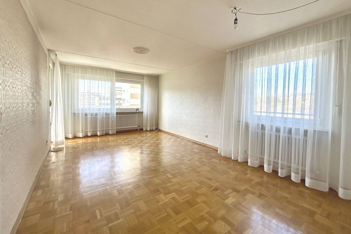 Frei + hell! 2-Zi.-Whg. mit sonnigem Balkon + Aussicht, 6. OG, Aufzug, Stellplatz i. Freien – 70469 Stuttgart – Vorschaubild 3