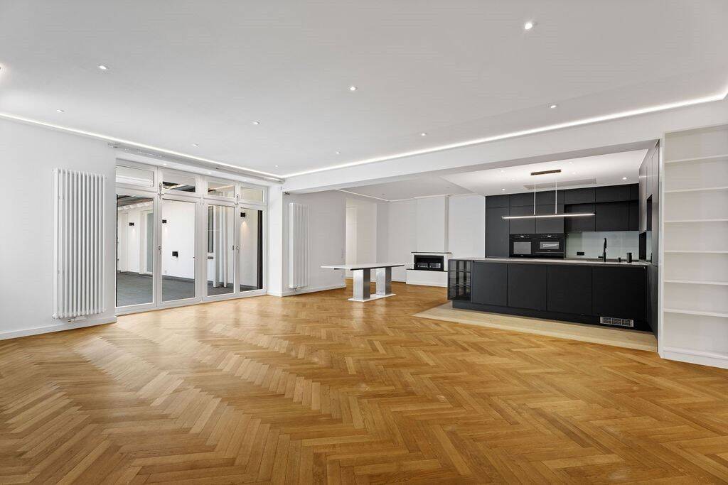 Zeitlose Architektur, exklusives Ambiente: topsanierte Gartenwohnung, 211 m², 3 Bäder, Terrasse – 40476 Düsseldorf – Vorschaubild 3
