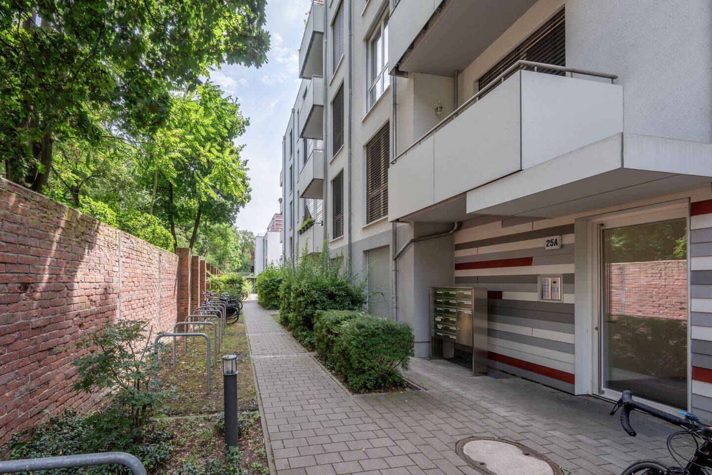 Penthouse-Feeling im Grünen: Großzügige 4-Zimmer-Wohnung mit Terrasse und Balkon in Berlin-Britz – 12347 Berlin – Vorschaubild 3