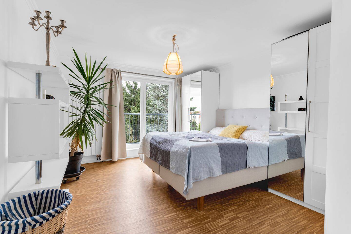 Dachgeschosswohnung mit 80qm großer Dachterrasse und hochwertigem Standard nach Sanierung – 12109 Berlin – Vorschaubild 3