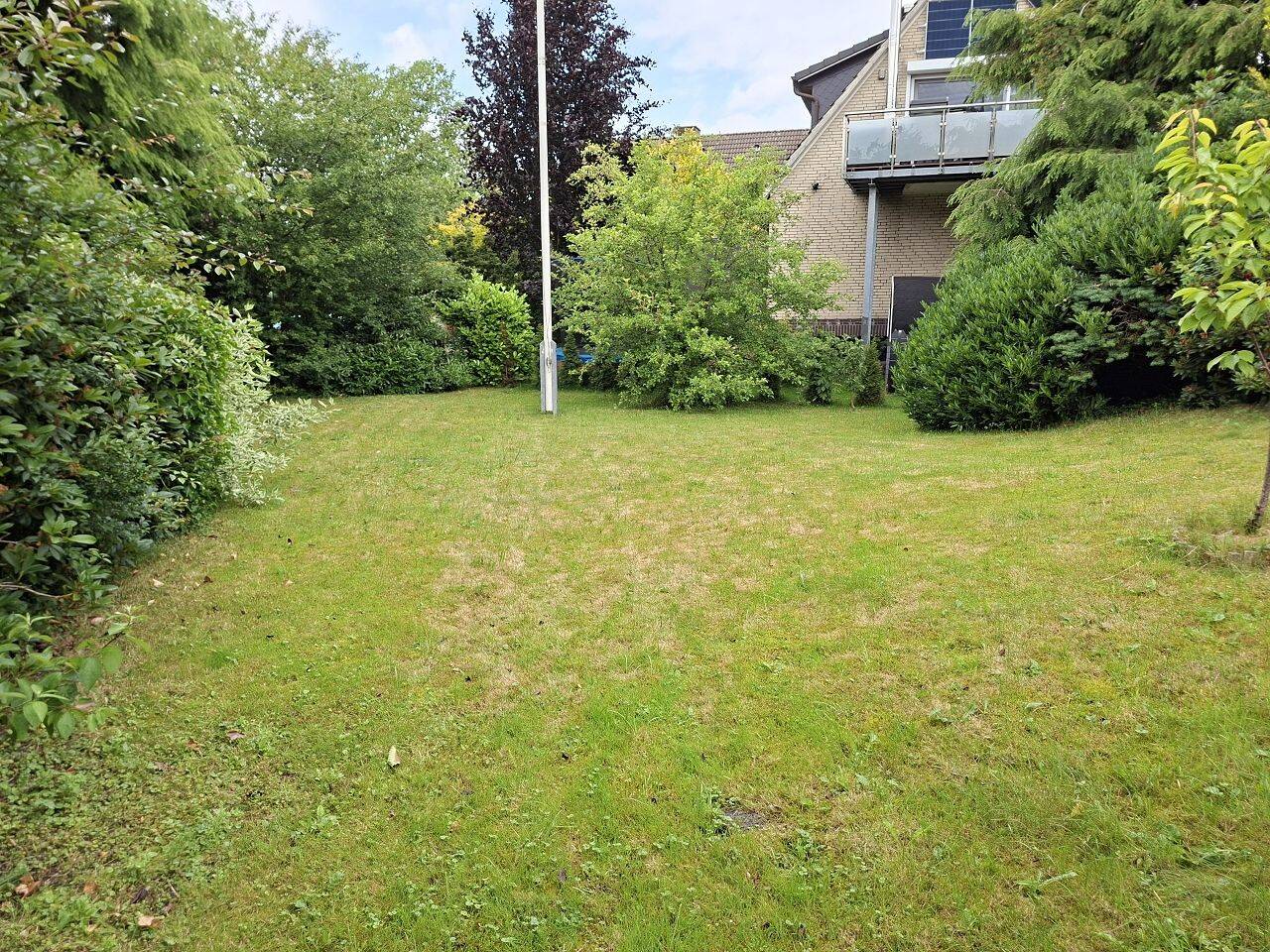 6-Zimmer-Zweifamilienhaus mit Vollkeller in bevorzugter Wohnlage – 21129 Hamburg – Vorschaubild 3