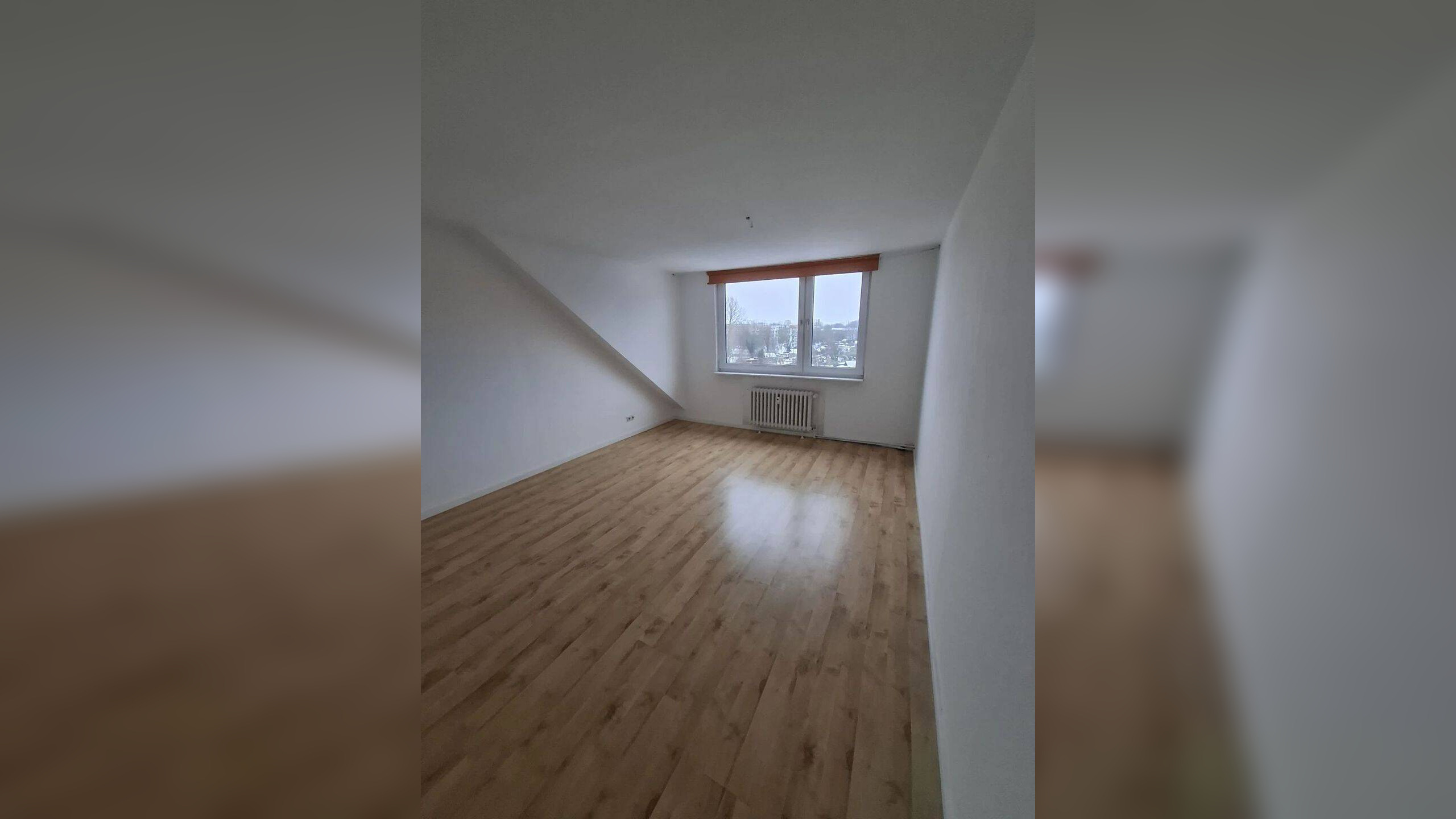 Helle 2- Zimmer Dachgeschosswohnung – 22047 Hamburg – Vorschaubild 5