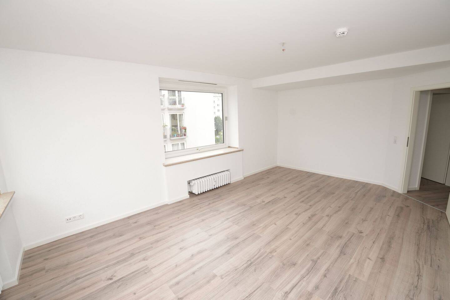 Helle, frisch renovierte 3-Zimmer-Wohnung mit Balkon – 50677 Köln – Vorschaubild 3