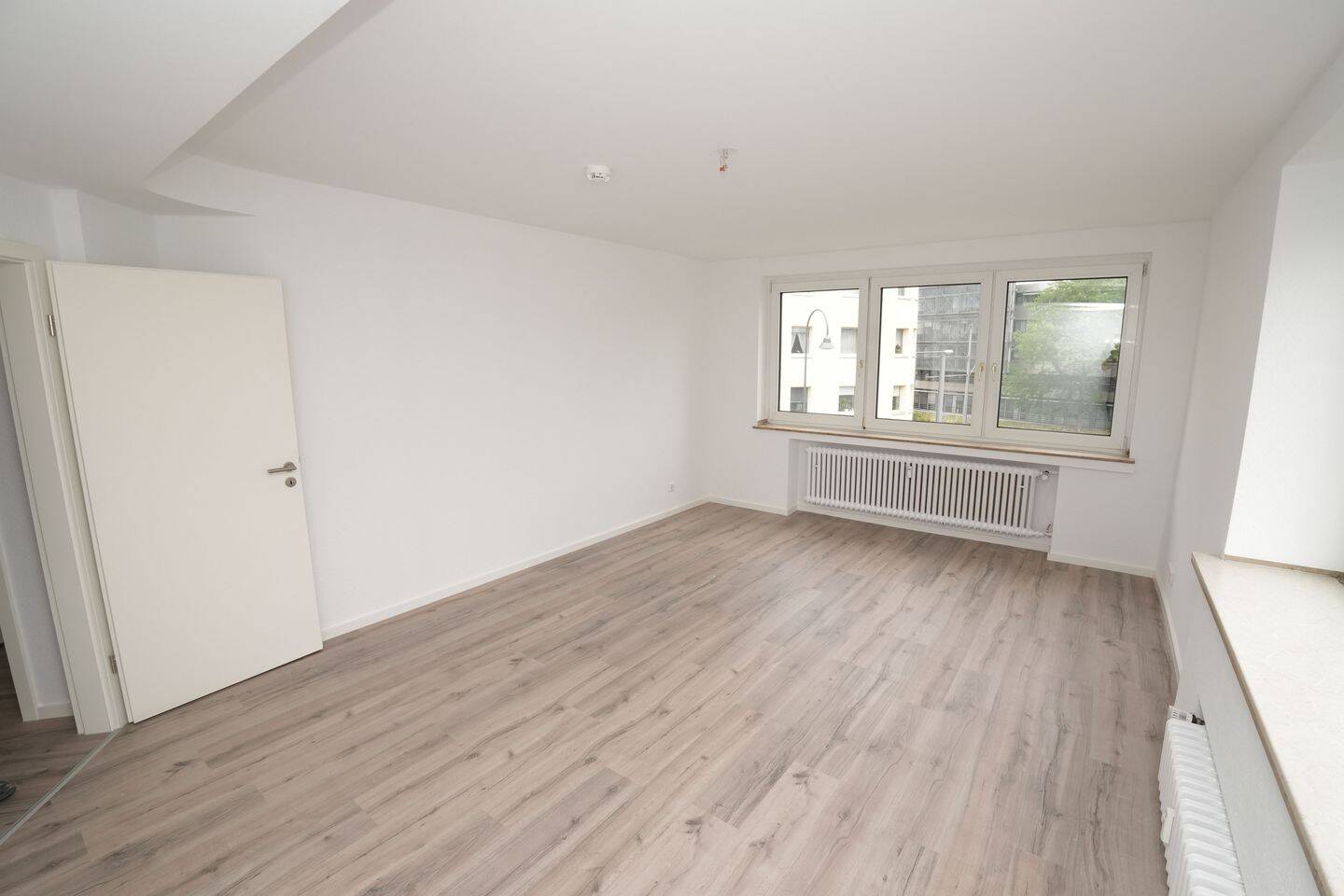 Helle, frisch renovierte 3-Zimmer-Wohnung mit Balkon – 50677 Köln – Vorschaubild 4