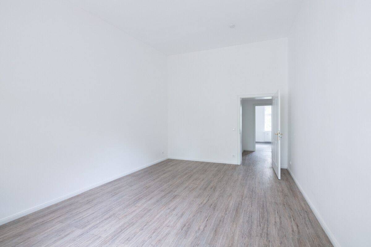 Friedenauer Altbaucharme: Bezugsfreie 2-Zimmer-Wohnung mit moderner Einbauküche und Tageslichtbad – 12161 Berlin – Vorschaubild 3