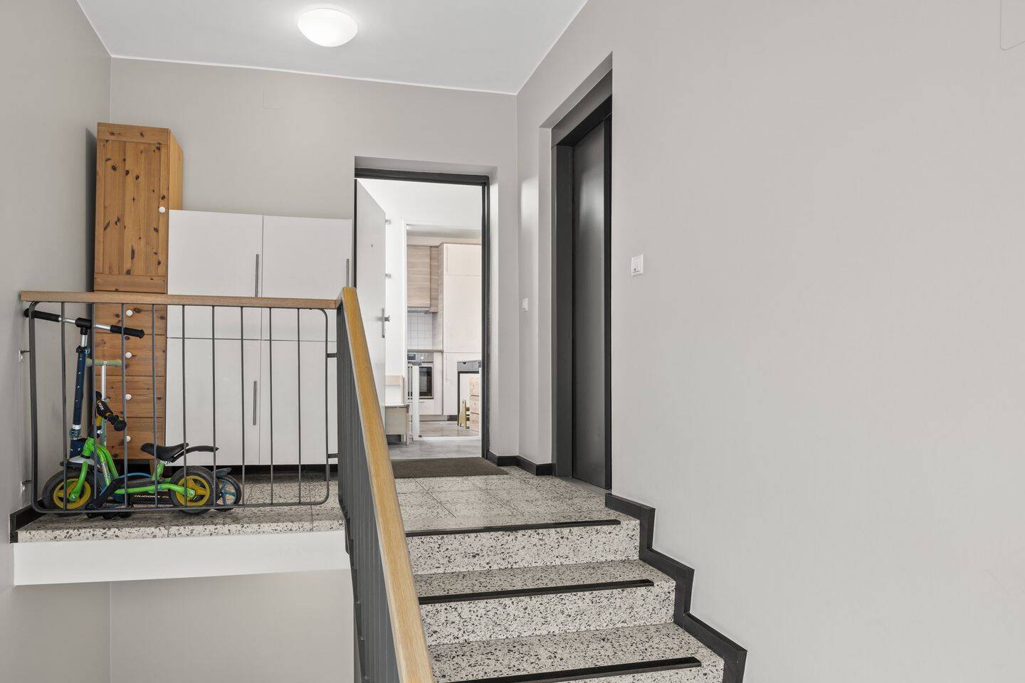 Über den Dächern des Generalsviertels: 4-Zimmer-Wohnung mit Aufzug und Loggia – 20253 Hamburg – Vorschaubild 3