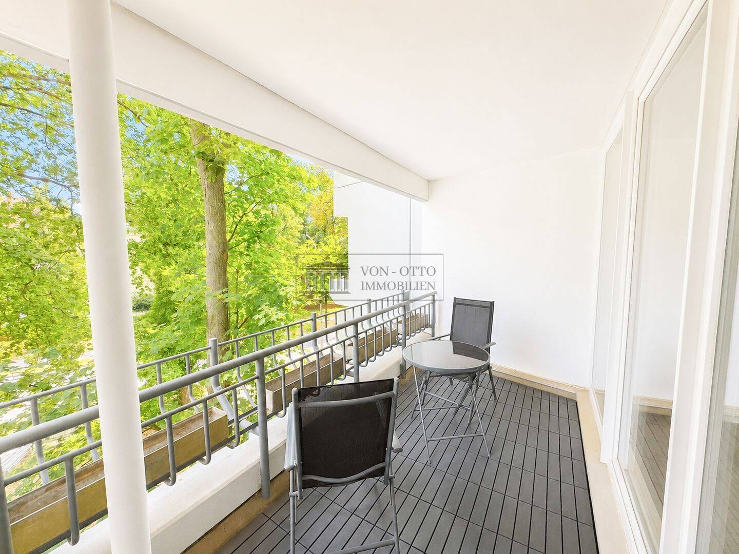 Großzügige 3-Zimmer-Wohnung mit Wohnküche, Sonnenbalkon und Blick ins Grüne – 12205 Berlin – Vorschaubild 3