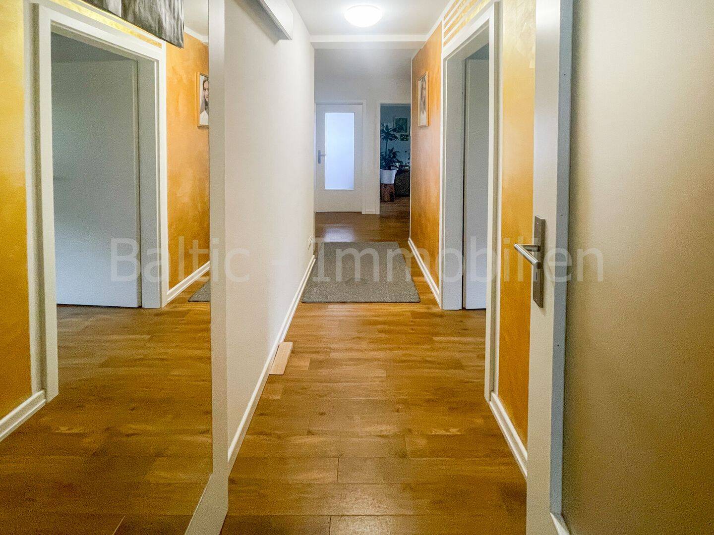 Schöne, komplett sanierte / renovierte Wohnung mit Gartenmitbenutzung ! – 22041 Hamburg – Vorschaubild 3