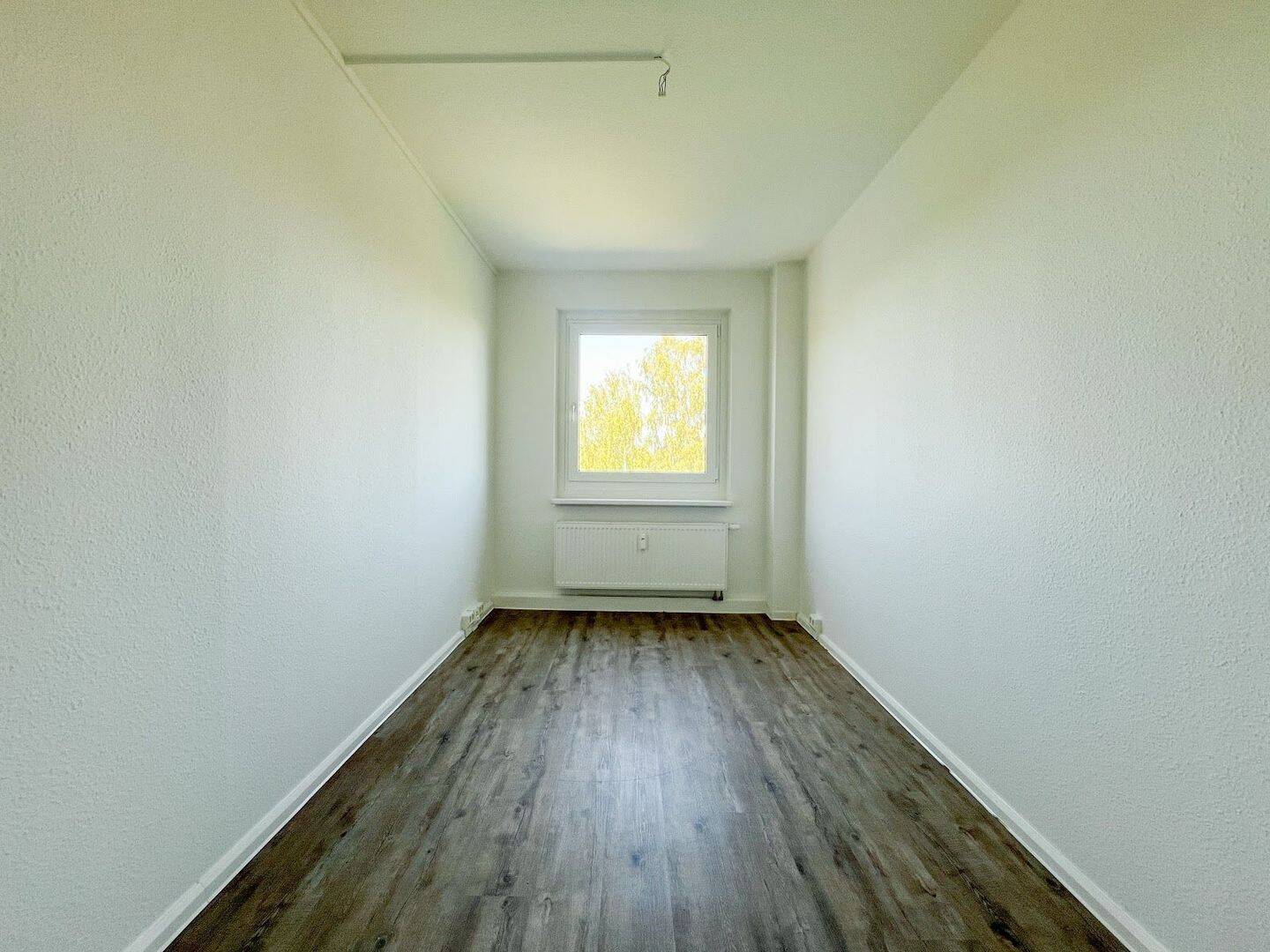 Treppensteigen lohnt sich: Frisch renovierte Familienwohnung mit Tresen & Balkon – Chemnitz – Vorschaubild 4