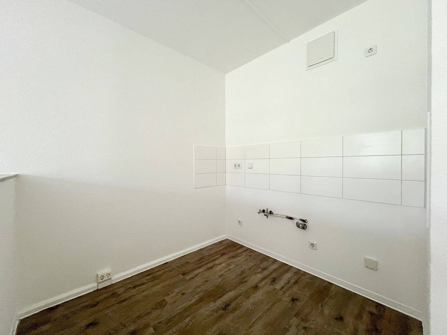 Treppensteigen lohnt sich: Frisch renovierte Familienwohnung mit Tresen & Balkon – Chemnitz – Vorschaubild 7