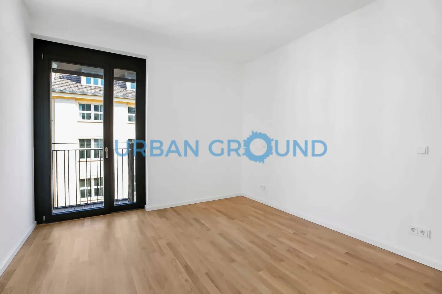 Attraktive 2.5-Zimmer-Wohnung mit Balkon im „Embassy“ – 10179 Berlin – Vorschaubild 3