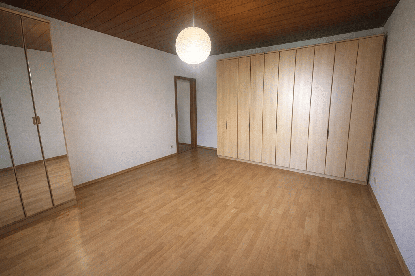 Große Altbauwohnung mit Potenzial: 130 m² Wohnfläche, Balkon und 3 Schlafzimmern! – 75179 Pforzheim – Vorschaubild 6