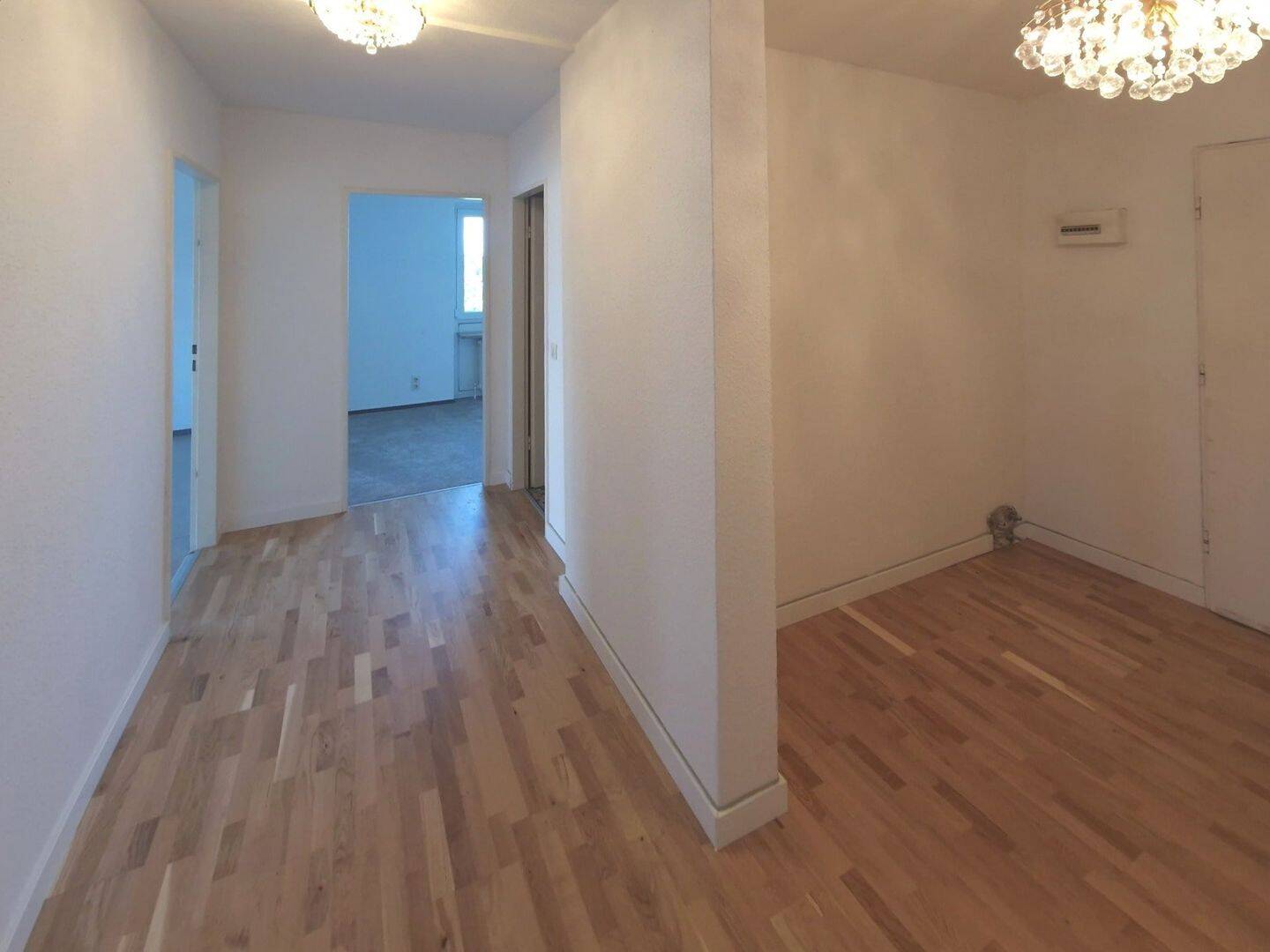 Großzügige, helle 3 Zimmer Wohnung mit Balkon, Aufzug und Stellplatz – 30179 Hannover – Vorschaubild 3
