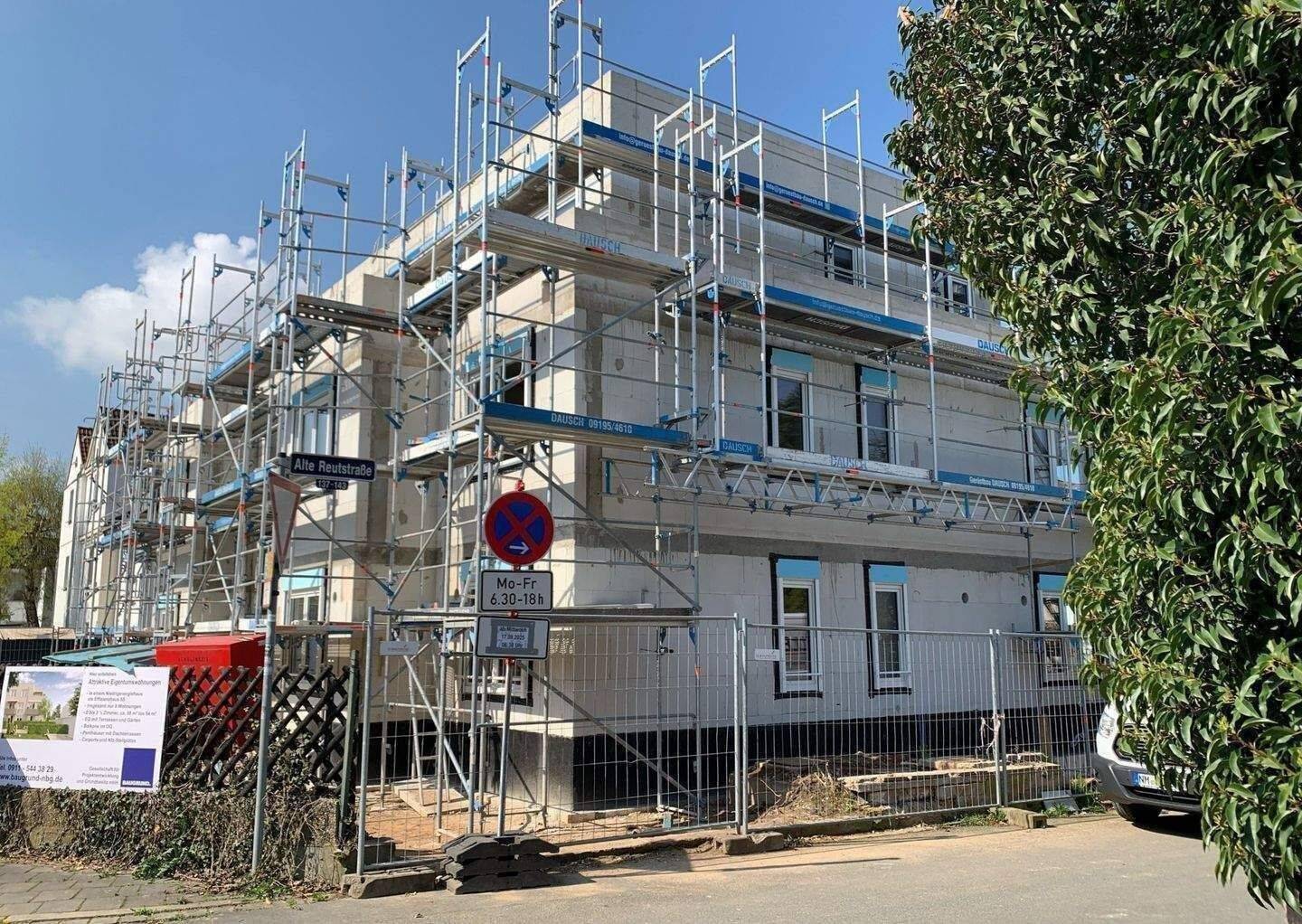 Attraktive 3-Zimmer-Whg., Neubau mit Südwest-Balkon, Markise, hell und freundlich, Bad mit Fenster, Abstellraum, u.v.m., Effizienz A+ – 90765 Fürth – Vorschaubild 3