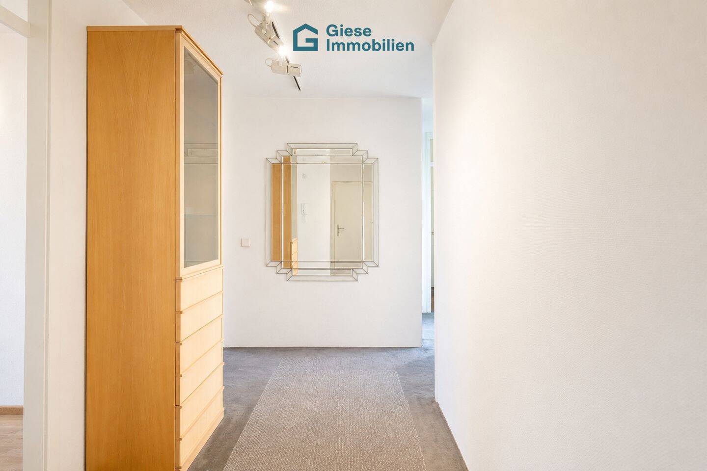 3,5 Zimmer mit Fernblick und Balkon – 70599 Stuttgart – Vorschaubild 3