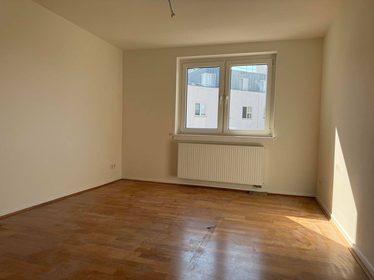 Sanierte Wohnung mit Balkon und neuer EBK in Wilhelmshöhe – 34131 Kassel – Vorschaubild 3