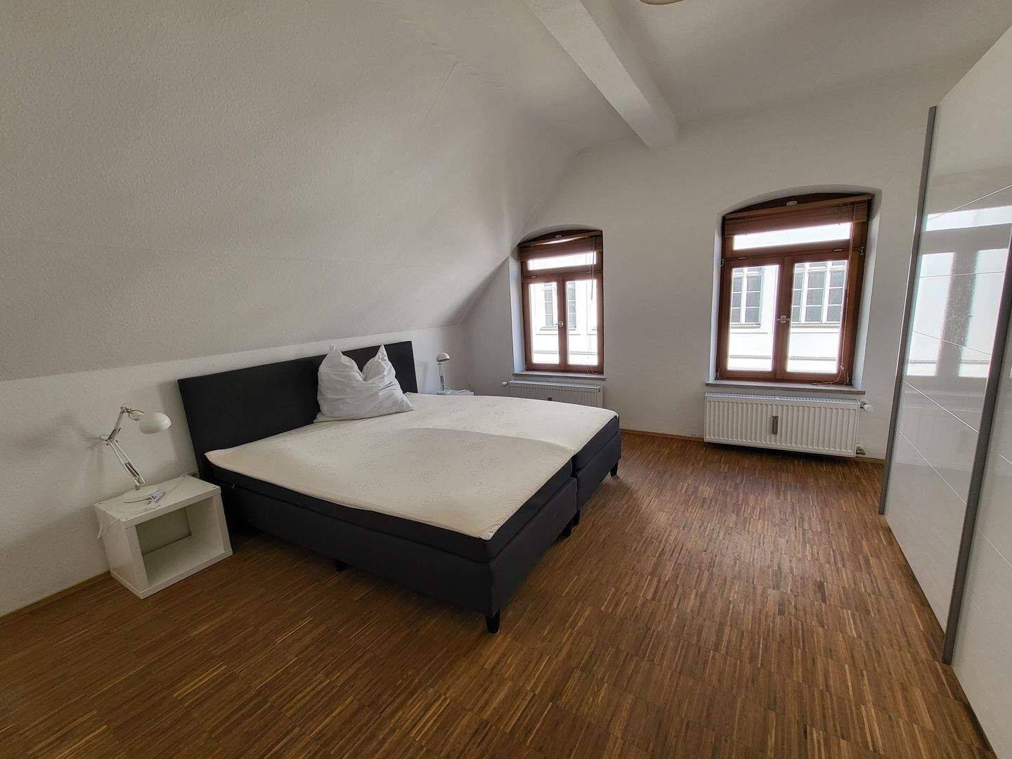 Vollmöbliert und ausgestattet! Schicke Dachgeschoss-Altsadtwohnung 85049 Ingolstadt – 85049 Ingolstadt – Vorschaubild 3