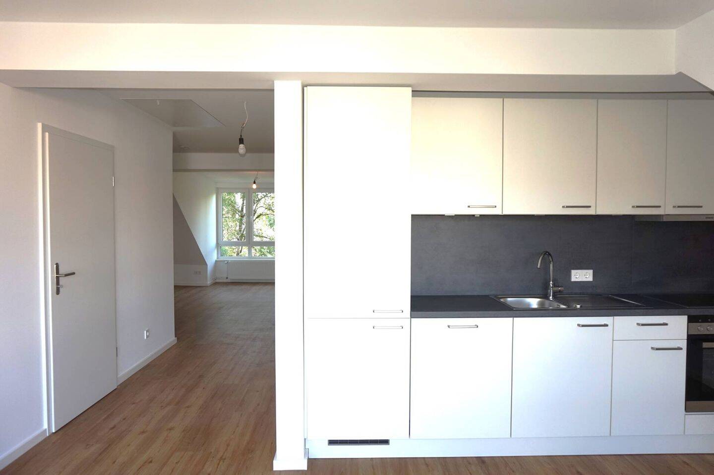 Neu ausgebautes Dachgeschoss! 2-Zi-Wohnung mit Einbauküche in Bramfeld | GLADIGAU – 22177 Hamburg – Vorschaubild 3