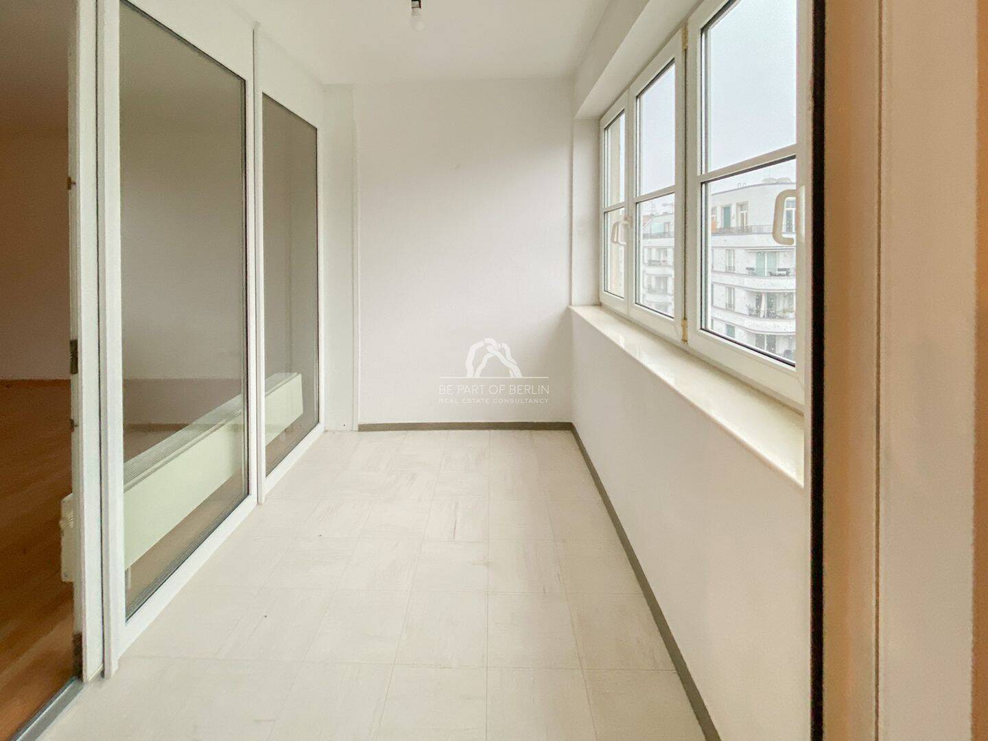 PRAKTISCH & SONNIG | 2-ZIMMER-WOHNUNG | AUFZUG & WINTERGARTEN| SAMARITERKIEZ | PROVISIONSFREI | – 10247 Berlin – Vorschaubild 3