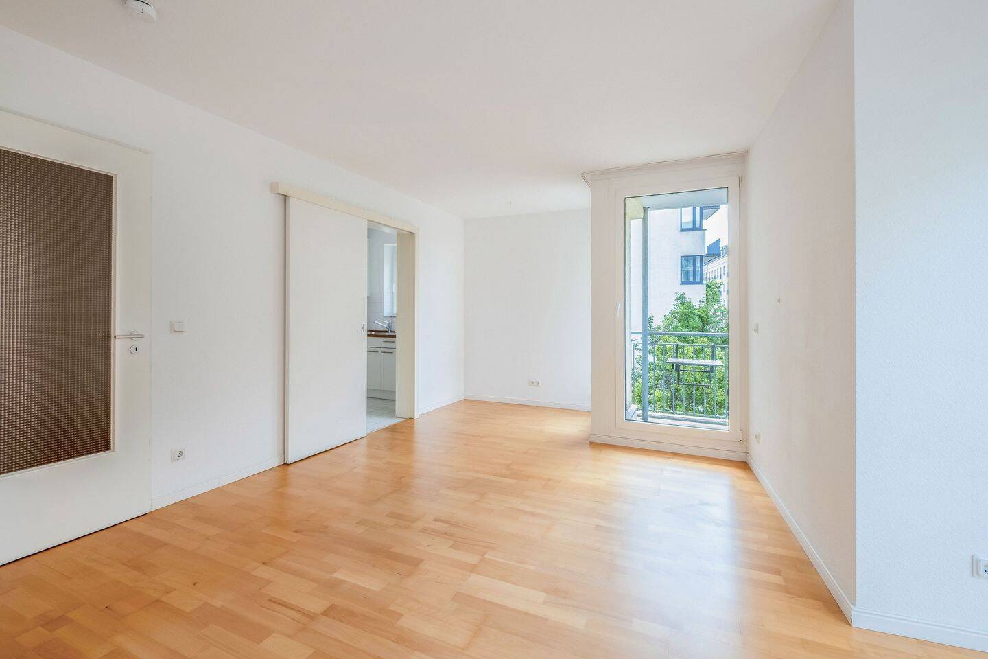Lichtdurchflutete 2-Zimmer-Wohnung mit TG-Stellplatz im beliebten Dichterviertel – 10115 Berlin – Vorschaubild 4