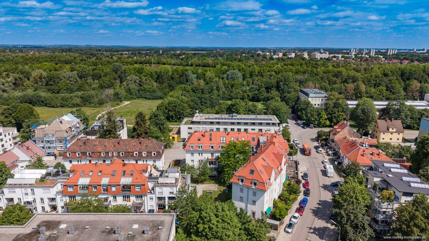 Großzügige 3-Zimmer-Altbauwohnung mit Wohnküche, viel Licht & sonnigem Süd-Ost-/Westbalkon – ideal für WGs. – 80993 München – Vorschaubild 3