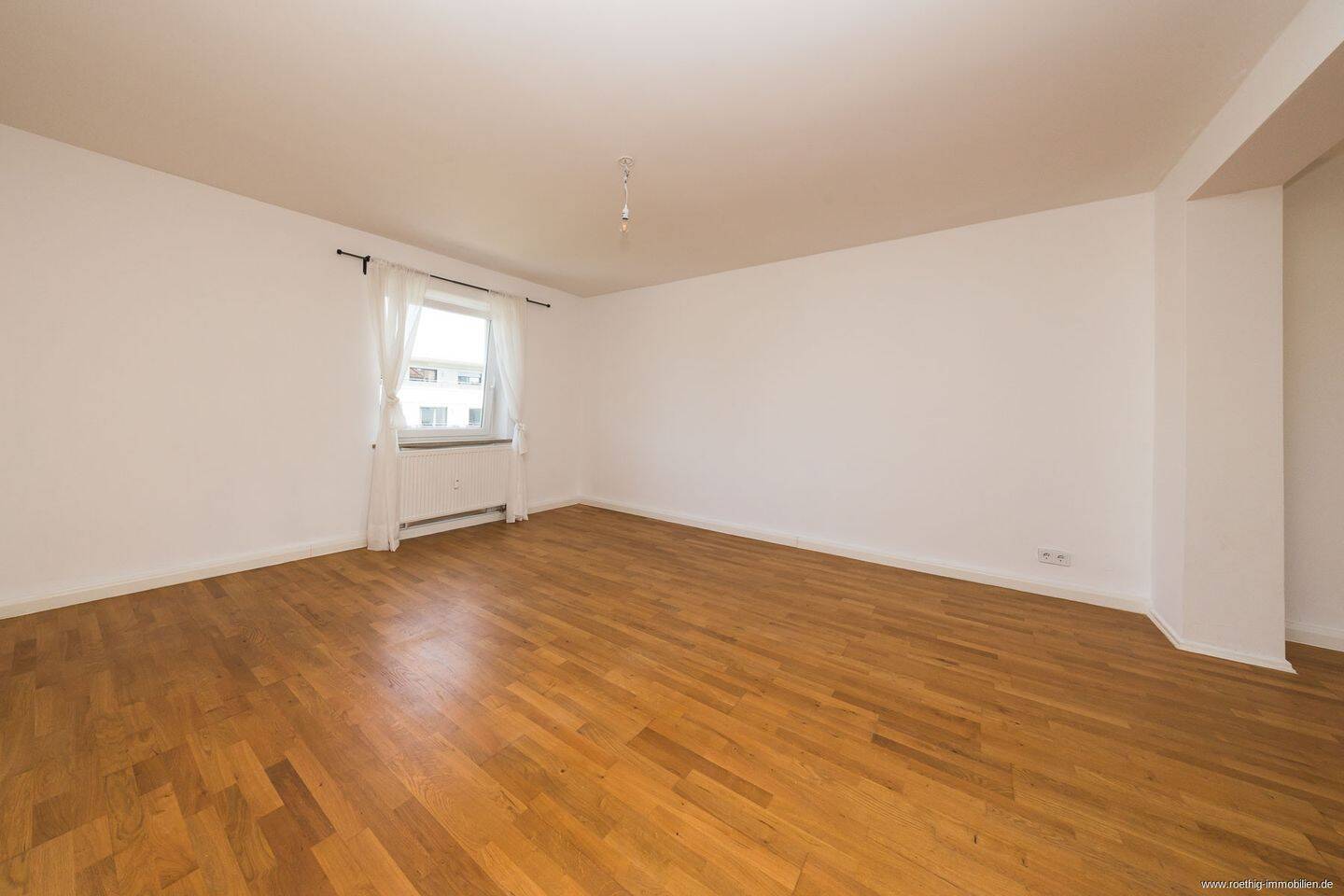 Großzügige 3-Zimmer-Altbauwohnung mit Wohnküche, viel Licht & sonnigem Süd-Ost-/Westbalkon – ideal für WGs. – 80993 München – Vorschaubild 5