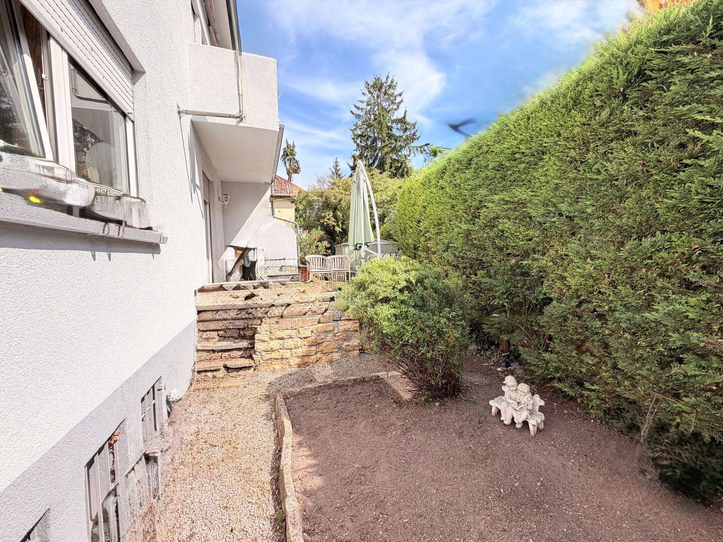 Schöne 3,5 Zimmer Altbau Erdgeschoßwohnung mit Garage in Stuttgart- Ost – 70186 Stuttgart – Vorschaubild 3