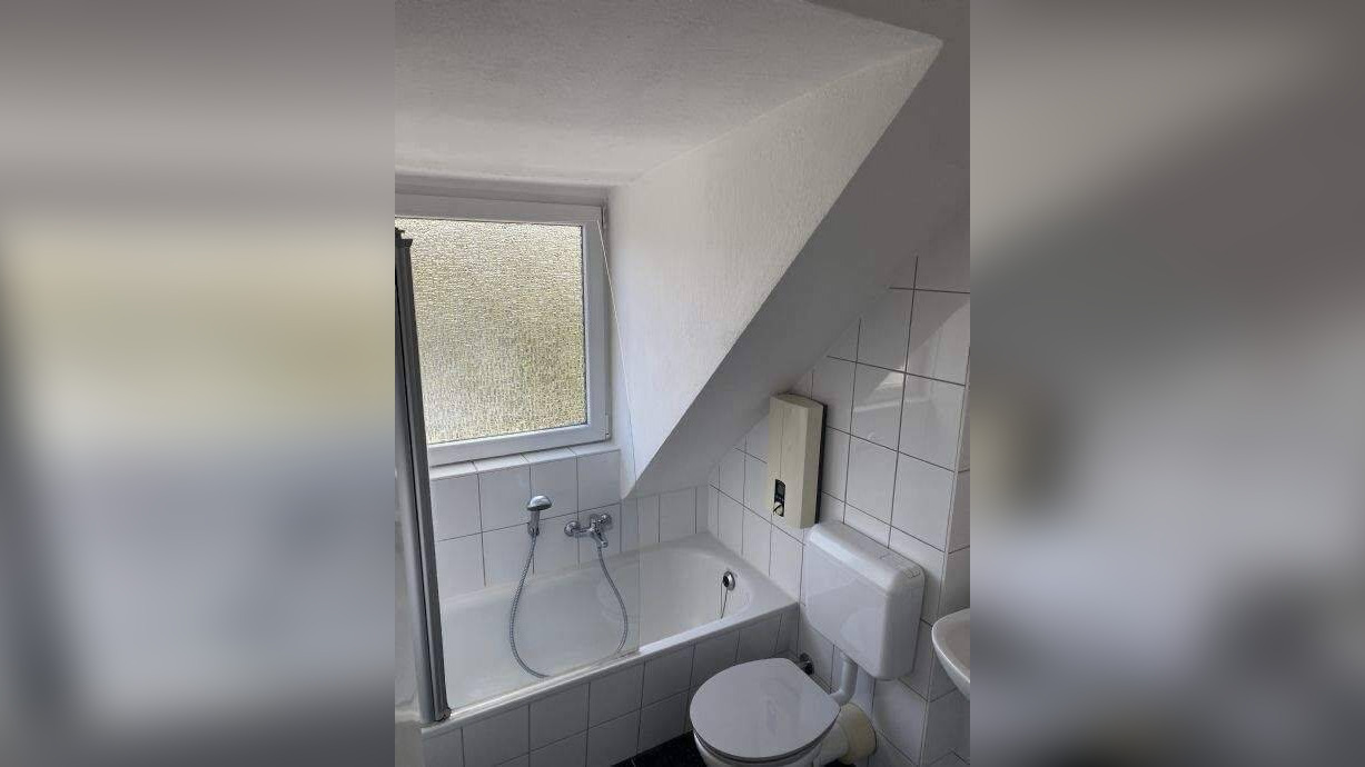 Attraktive 2,5-Zimmer-DG-Wohnung in einer TOP-Lage von Essen-Bredeney – 45133 Essen – Vorschaubild 3