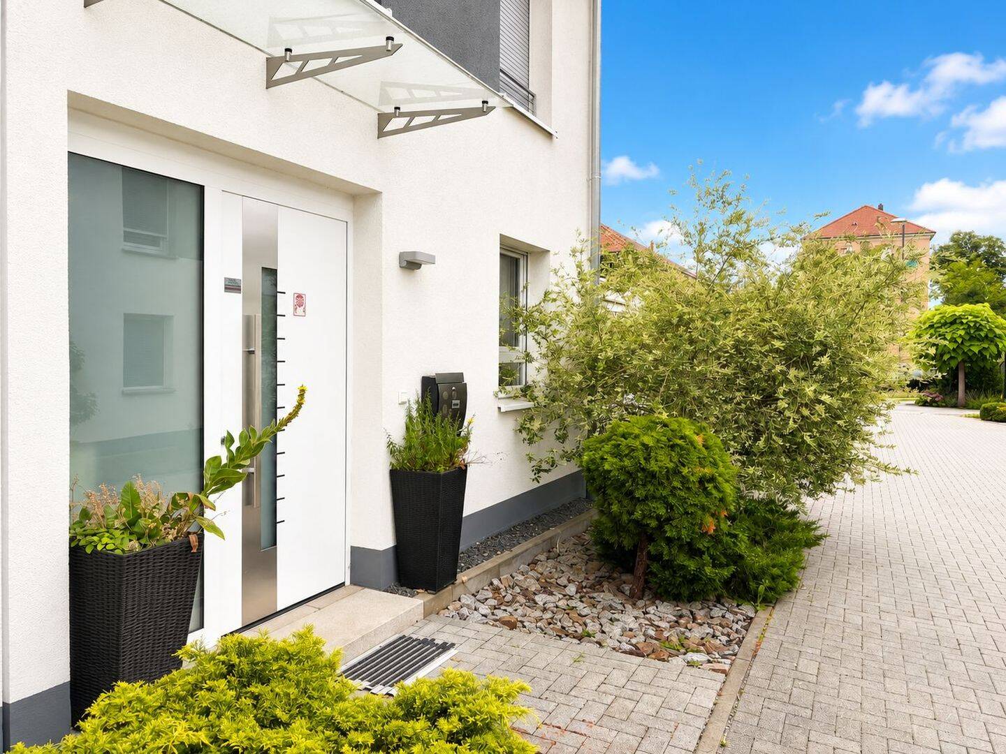 Modernes 5-Zimmer-Reihenendhaus: Wohnkomfort auf 3 Etagen für die ganze Familie – 1129 Dresden – Vorschaubild 3