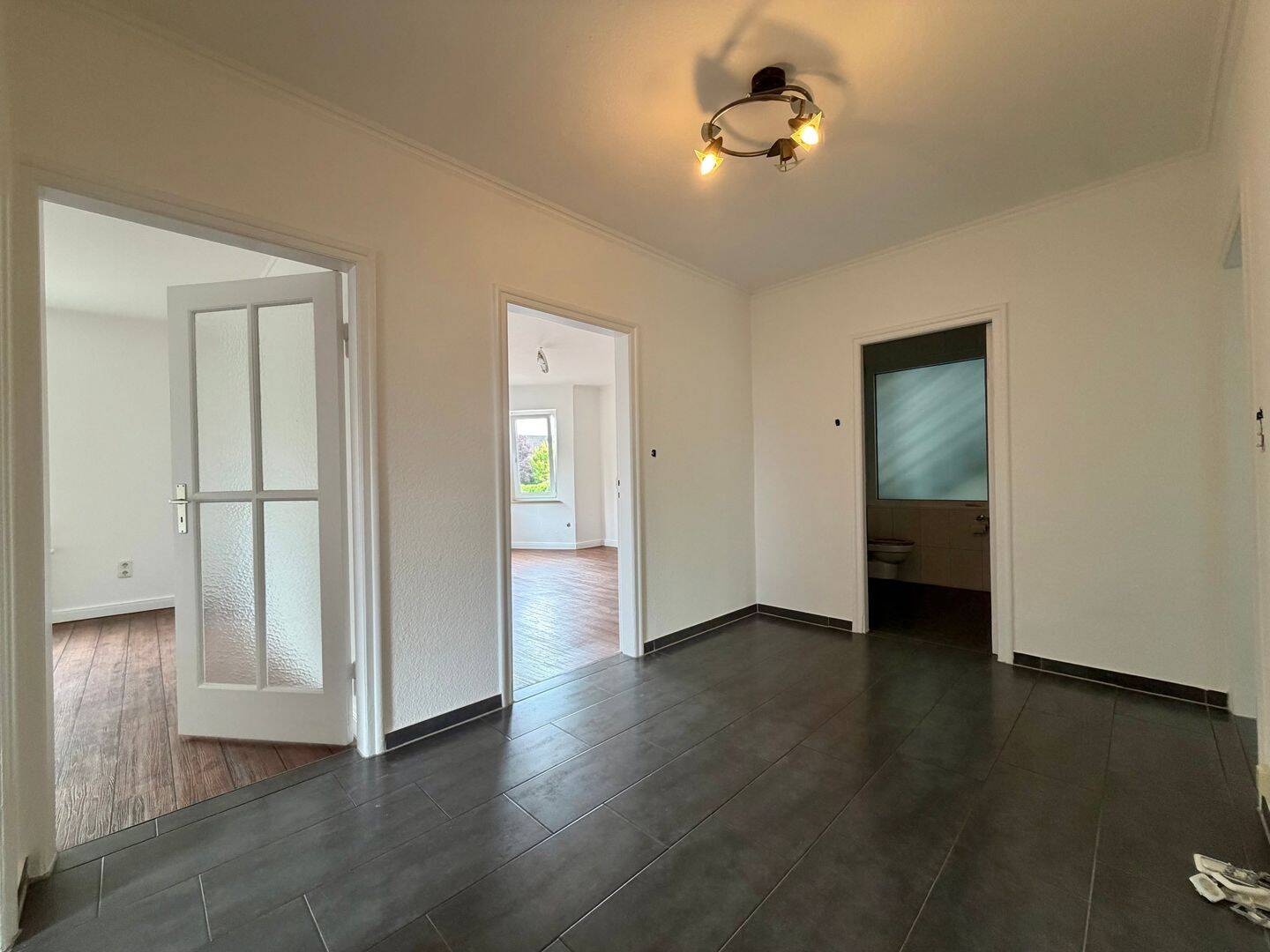 Frisch renovierte 4-Zimmer-Erdgeschosswohnung mit eigenem Garten in Bürgerfelde – 26127 Oldenburg (Oldb) – Vorschaubild 3