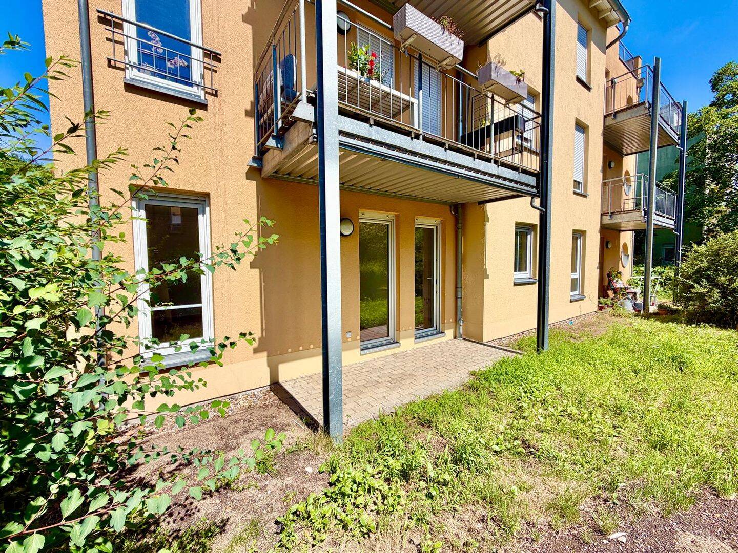 Bezugsfreie 2-Zimmer-Terrassenwohnung mit eigenem Garten und TG-Stellplatz – 1309 Dresden – Vorschaubild 3