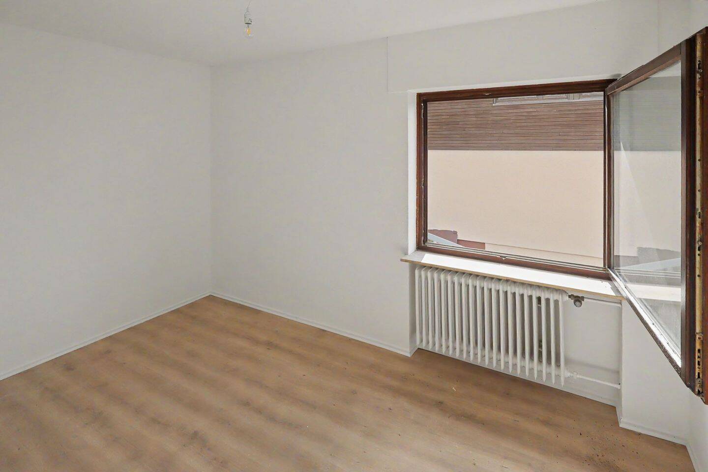 Wiesbaden-OT: Großzügiges Einfamilienhaus mit Einliegerwohnung in herrlicher Blicklage – 65207 Wiesbaden – Vorschaubild 6