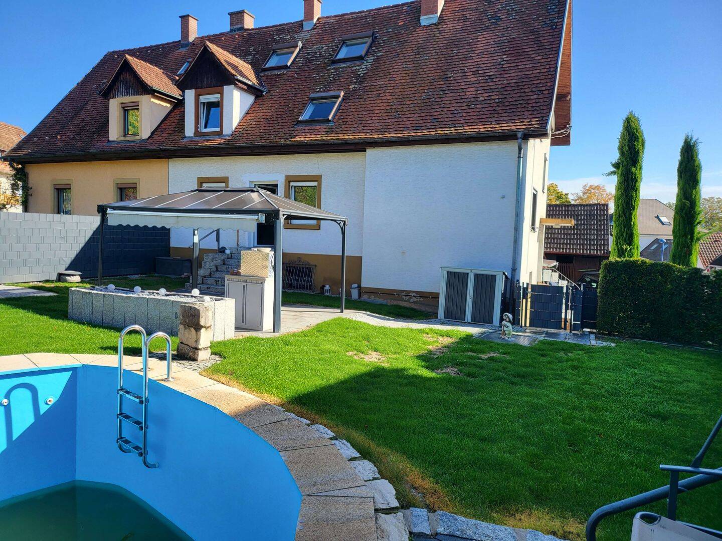 Sonnige 4-Zi.-EG-WHG mit 244 m² Garten, Pool und & sehr großem ebenerdigem Keller – 79112 Freiburg im Breisgau – Vorschaubild 4