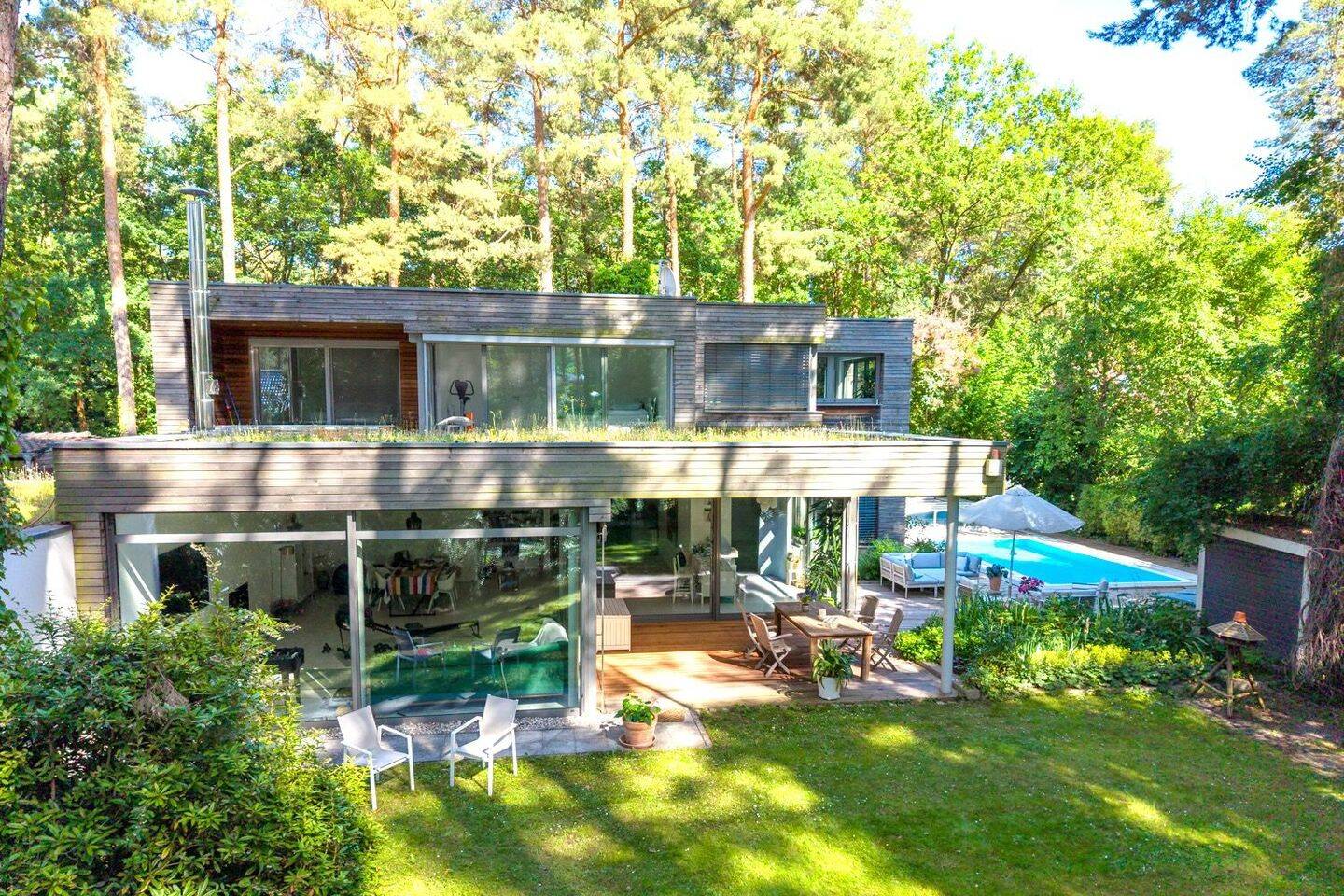 Top ausgestattete Bauhaus-Villa in bezaubernder Wald- und Seenlandschaft – Pool, PV, Kamin, SIEMATIC, Alarm u.v.m. – 14476 Potsdam – Vorschaubild 3