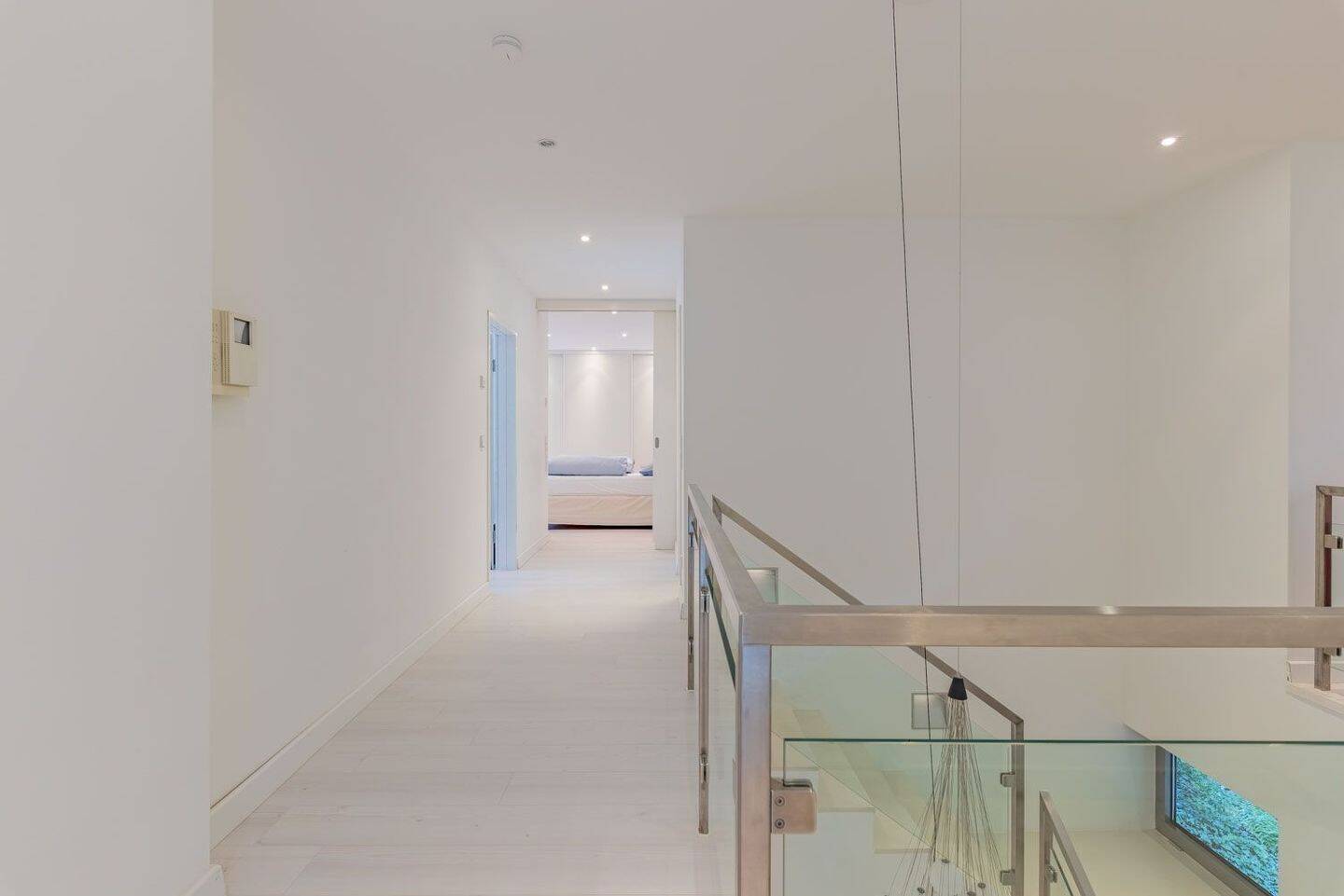 Top ausgestattete Bauhaus-Villa in bezaubernder Wald- und Seenlandschaft – Pool, PV, Kamin, SIEMATIC, Alarm u.v.m. – 14476 Potsdam – Vorschaubild 5